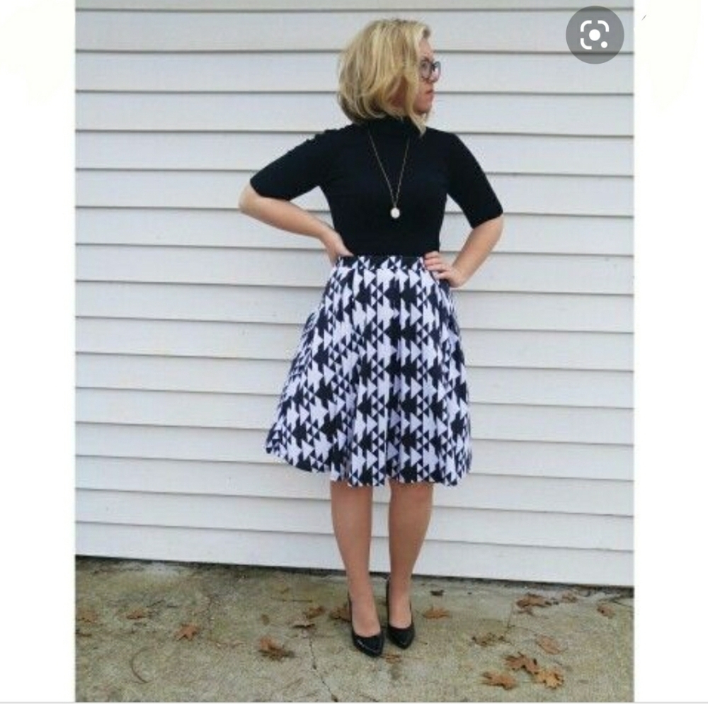 LULAROE Women's Madison Pleated Skirt Size L fit 14-16 NWT